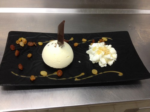dome glacée au rhum raisins
