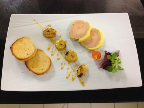 Foie gras de canard maison, banane poêlée, caramel au rhum
