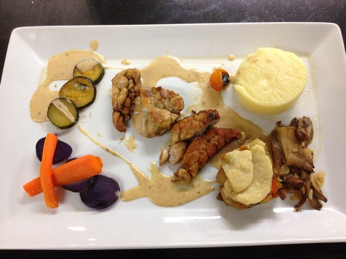 ris de veau croustillant, crumble de légumes à l'ail et aux fines herbes